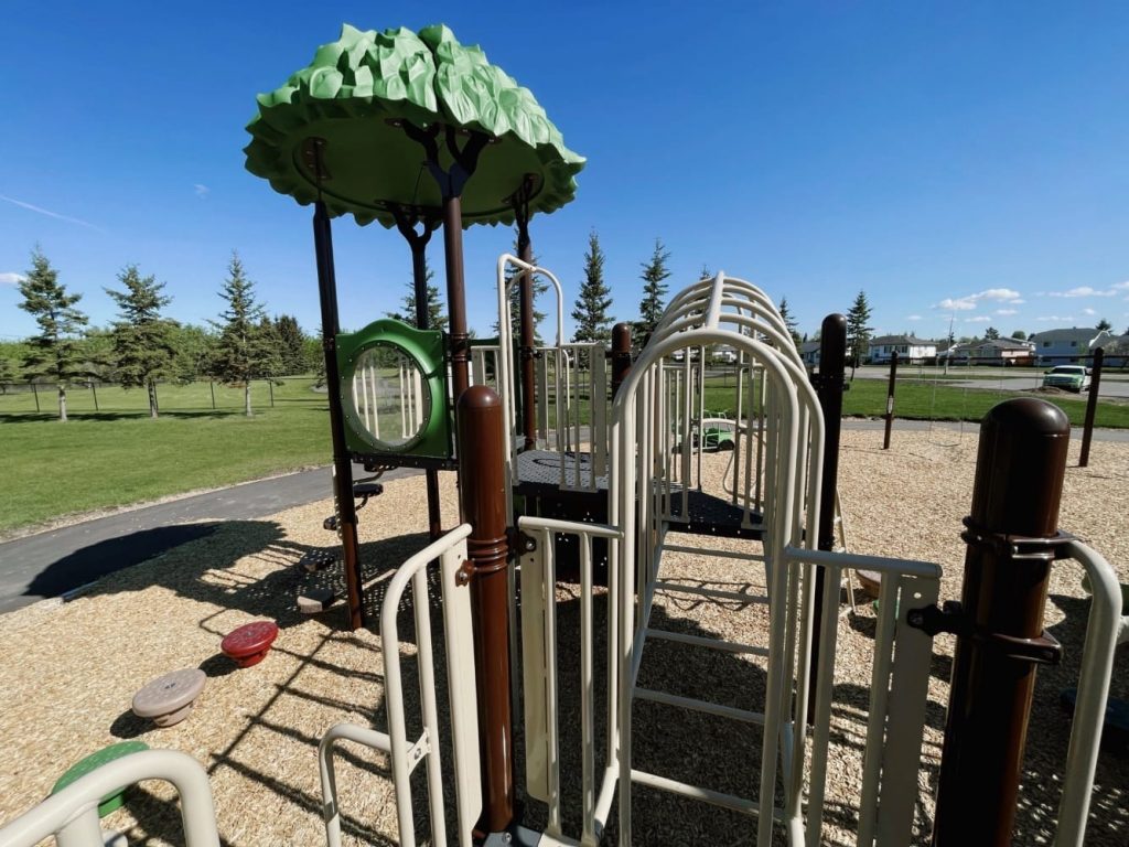 Memorial Park-11 Memorial Park in Gibbons, AB with Wishbone Climber, Stepping Stones, Sliding Pole, Look Out Bubble Panel, and Leaf Roof.